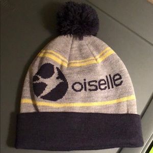 Oiselle logo Pom beanie